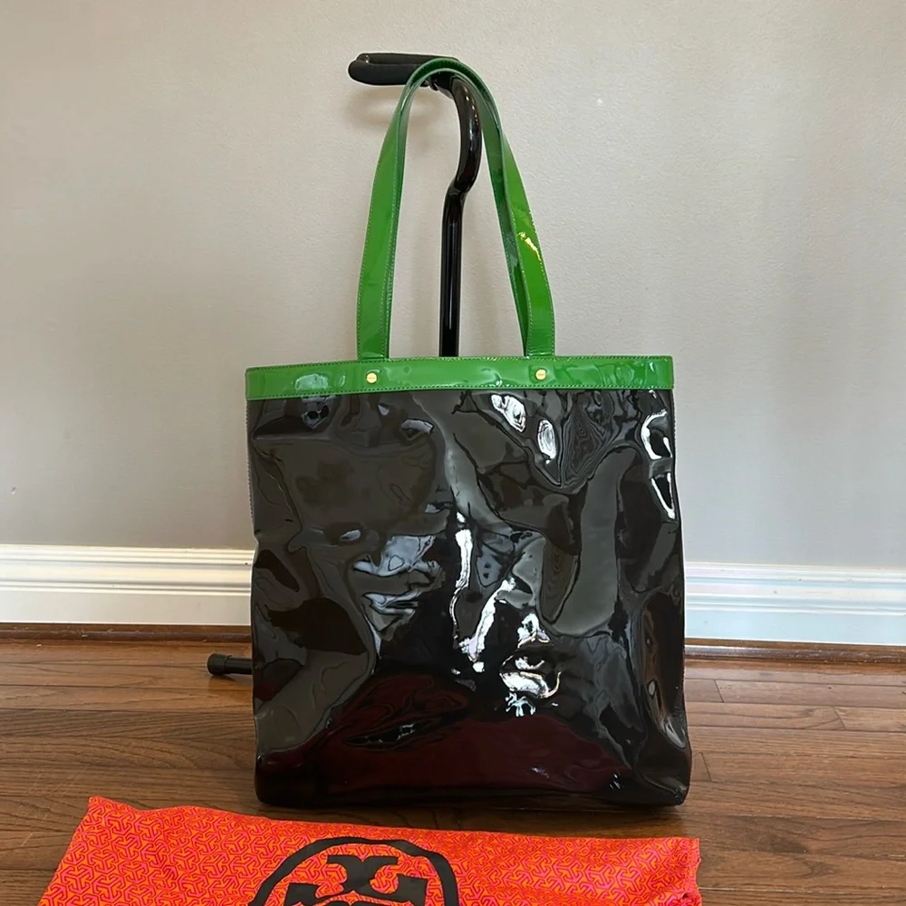Tory Burch patent tote bag - Picture 3 of 15